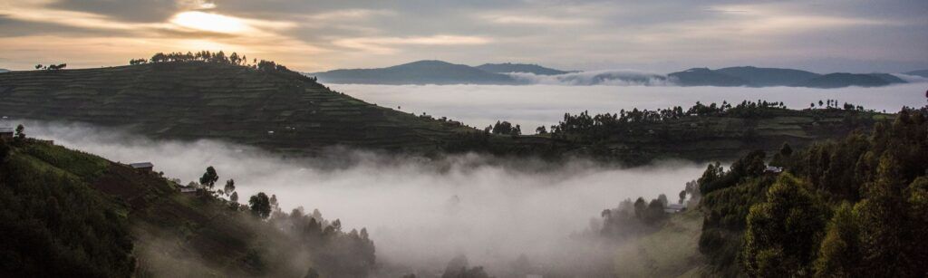 Paysage nuageux au-dessus des arbres en Ouganda