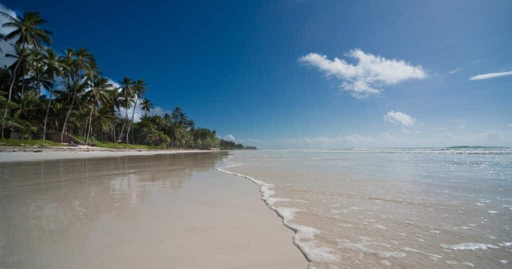 Plage de sable fin, le décor idéal pour des vacances en couple au Kenya